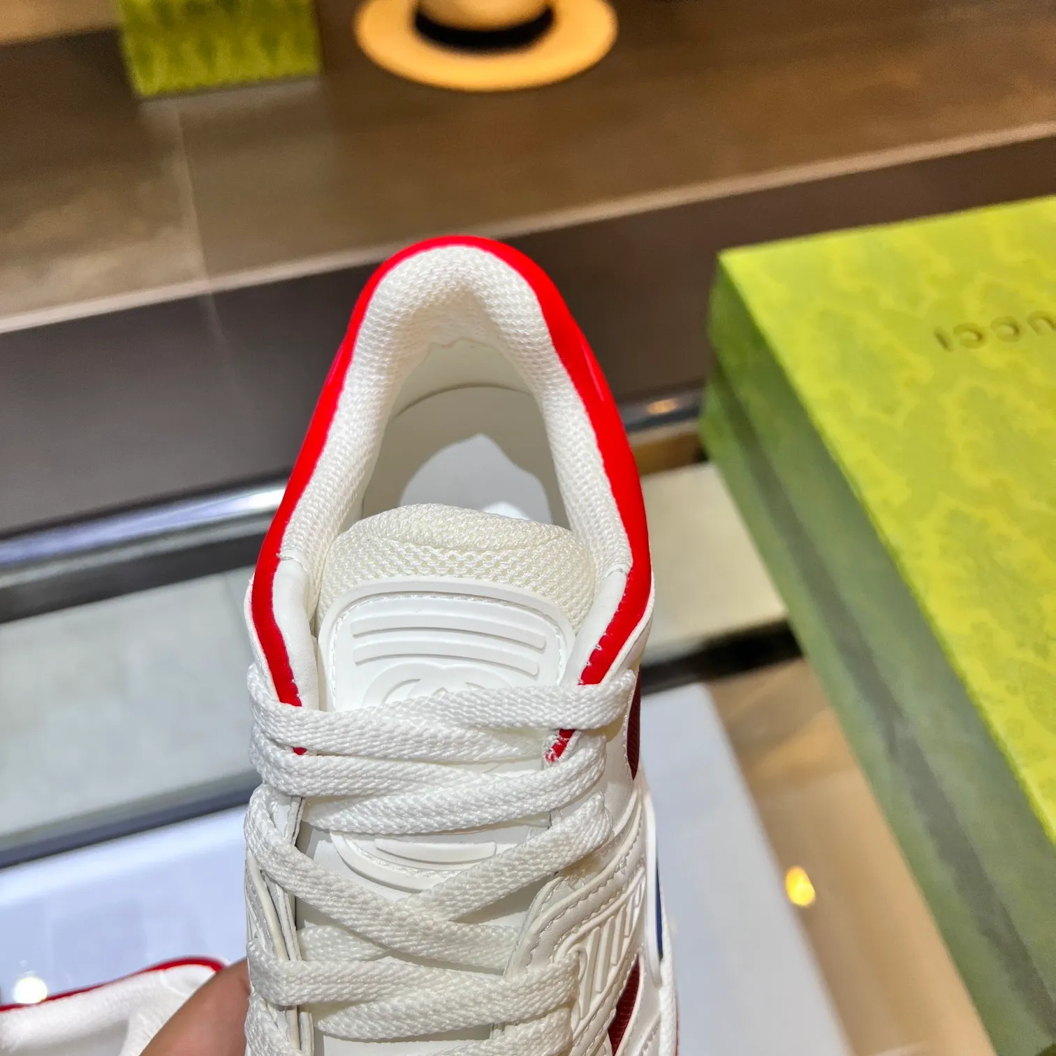 👟👟Ex-factory price 600👟👟 Men's size +10 high version, the top version of 2022 Gucci low-top sneakers! The new colors are reproduced one to one. New style for early spring, creating a perfect style💣💣💣street style🔥🔥🔥cool and trendy C-level fashionable outfit with a retro and futuristic feel🌹🌹🌹classic boot shape + British color-blocking design, super eye-catching. Various leather splicing, original reverse mold last type, imported high-end knitting needles showing exquisite texture! Open mold to customize high-density TPU outsole. 15 colors come out first. Size: Female 35-41 Male 39-46